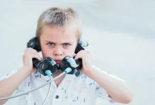 Enfants, ados et écrans : les vrais dangers selon un expert