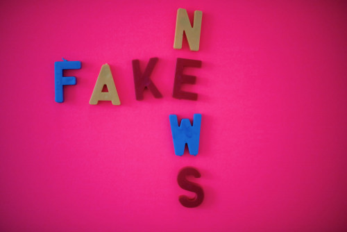Fléau de la désinformation : chaque jour, 1,5 milliard de fausses informations sont diffusées.