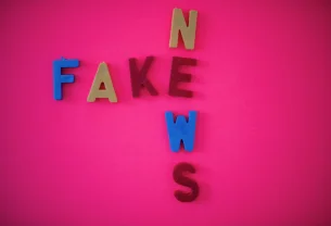 Fléau de la désinformation : chaque jour, 1,5 milliard de fausses informations sont diffusées.