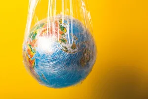 Un monde mort, emballé sous plastique pour en préserver la fraîcheur